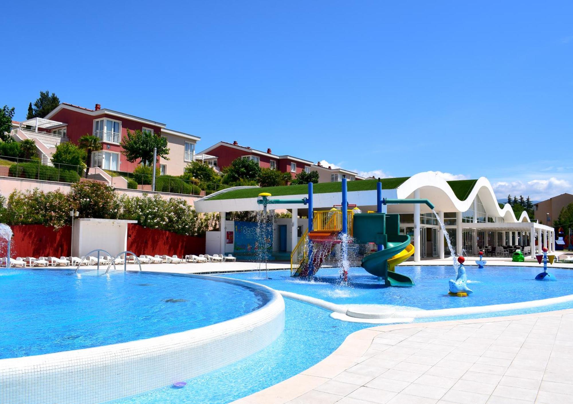 Apartments Grand Novi Vinodolski Resort מראה חיצוני תמונה